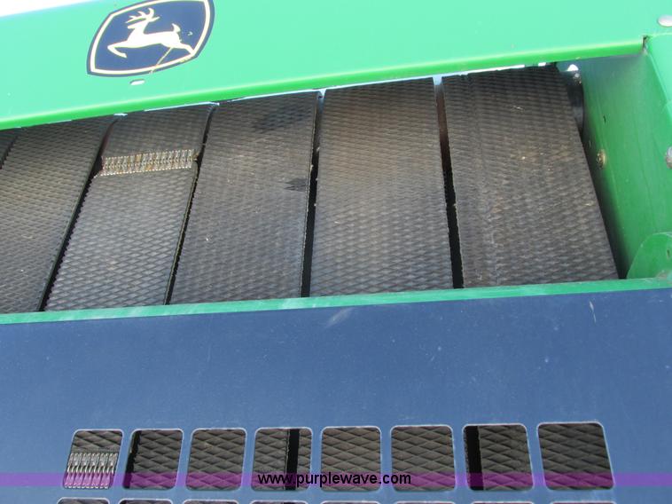 image for item G8834 2004 John Deere 582 silage special round baler