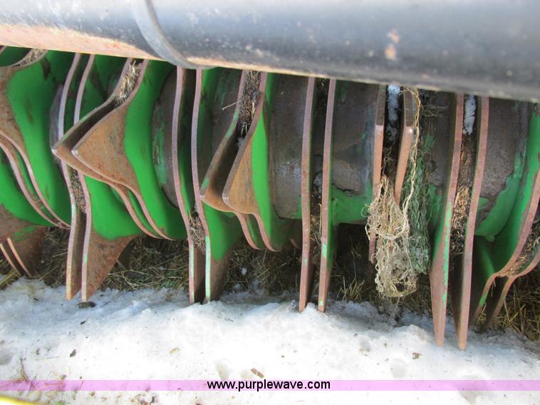 image for item G8834 2004 John Deere 582 silage special round baler