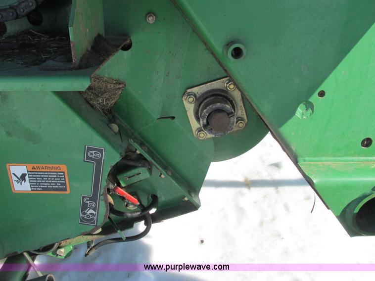 image for item G8834 2004 John Deere 582 silage special round baler