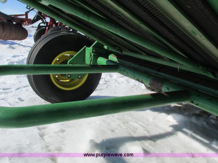 image for item G8834 2004 John Deere 582 silage special round baler