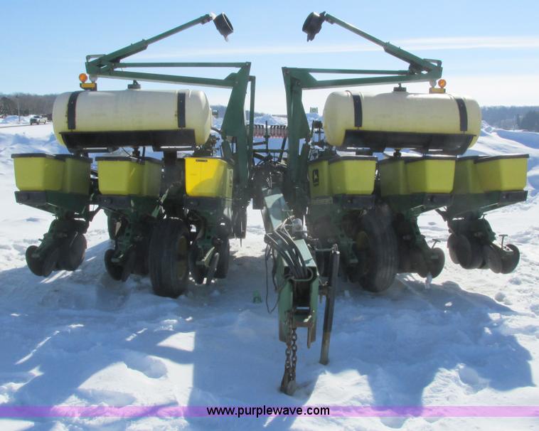 image for item G8837 1997 John Deere 1760 planter