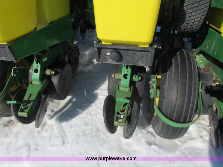 image for item G8837 1997 John Deere 1760 planter