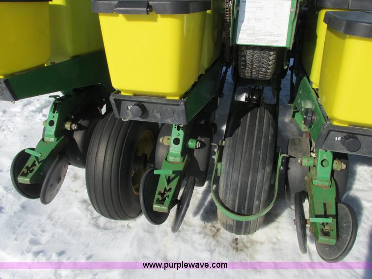 image for item G8837 1997 John Deere 1760 planter