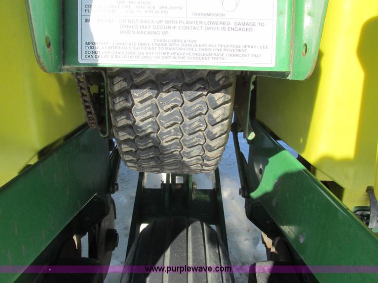 image for item G8837 1997 John Deere 1760 planter
