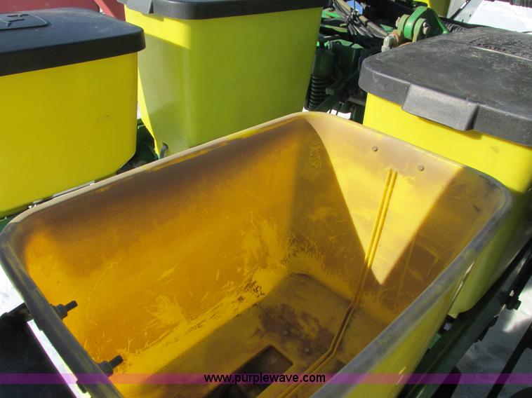 image for item G8837 1997 John Deere 1760 planter