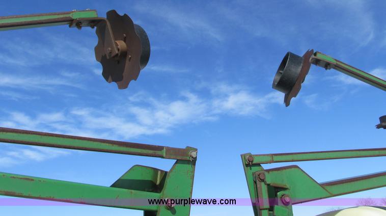 image for item G8837 1997 John Deere 1760 planter