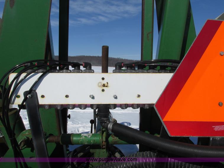 image for item G8837 1997 John Deere 1760 planter