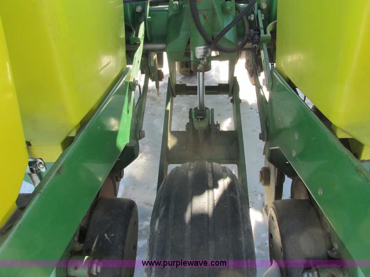 image for item G8837 1997 John Deere 1760 planter
