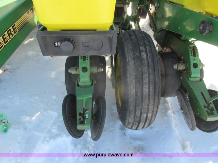 image for item G8837 1997 John Deere 1760 planter
