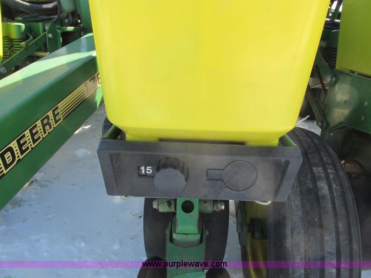 image for item G8837 1997 John Deere 1760 planter
