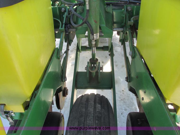 image for item G8837 1997 John Deere 1760 planter