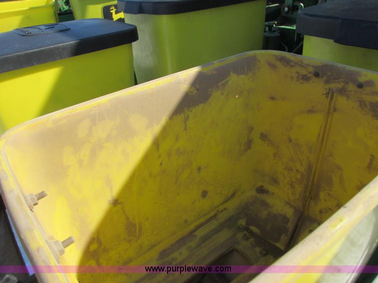 image for item G8837 1997 John Deere 1760 planter