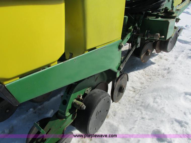 image for item G8837 1997 John Deere 1760 planter