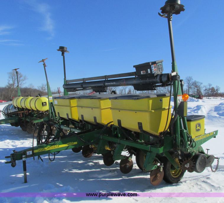 image for item G8838 2005 John Deere 1750 planter