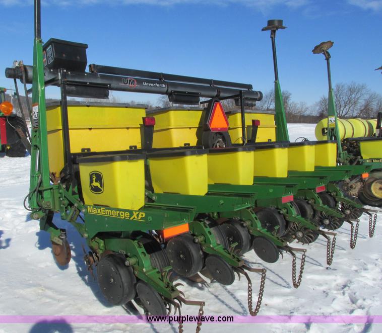 image for item G8838 2005 John Deere 1750 planter