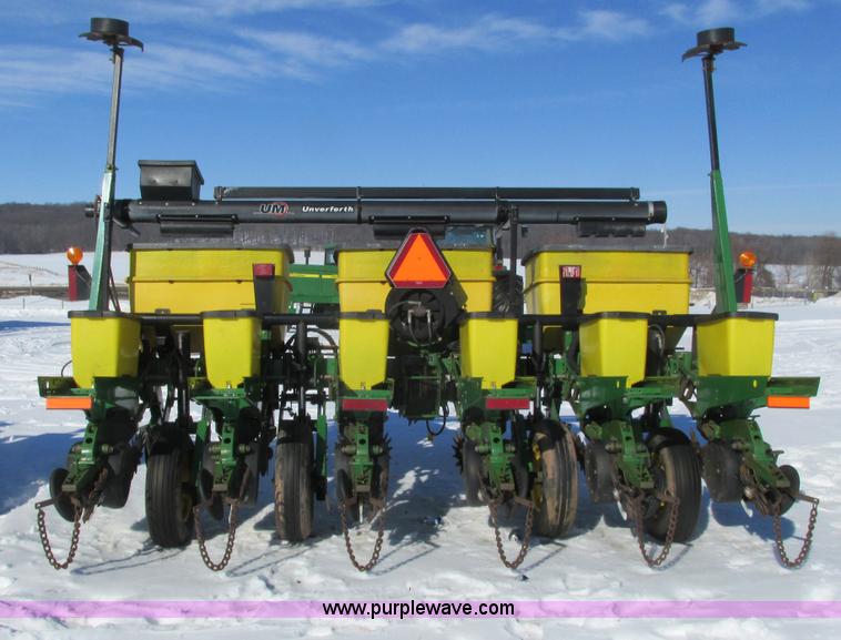 image for item G8838 2005 John Deere 1750 planter