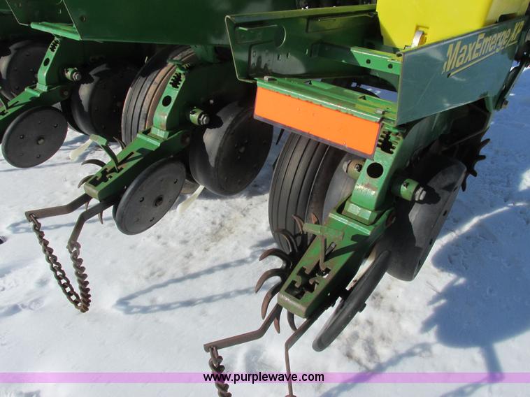 image for item G8838 2005 John Deere 1750 planter