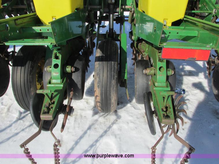 image for item G8838 2005 John Deere 1750 planter