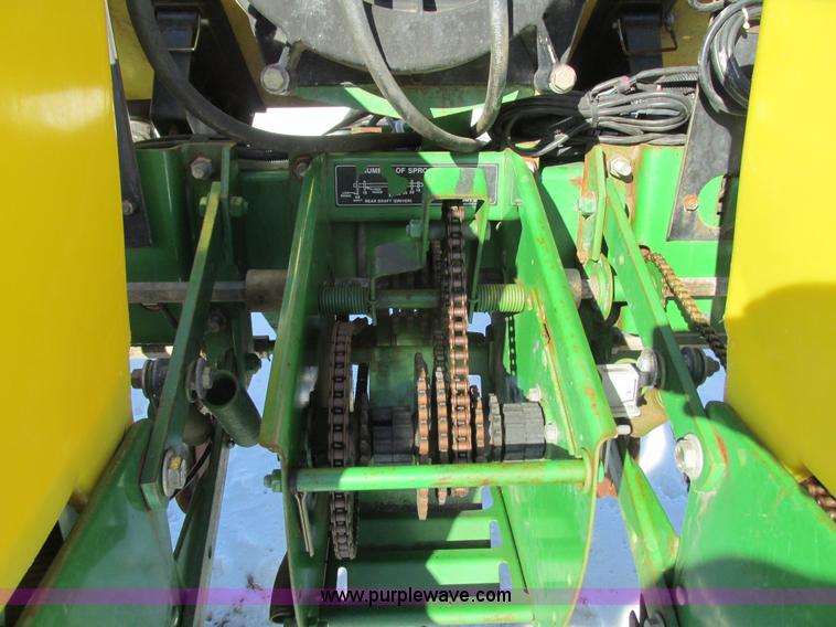 image for item G8838 2005 John Deere 1750 planter