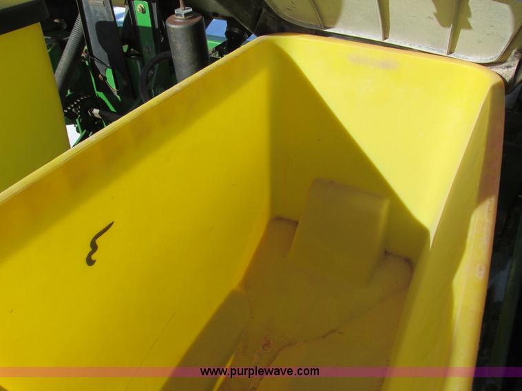 image for item G8838 2005 John Deere 1750 planter