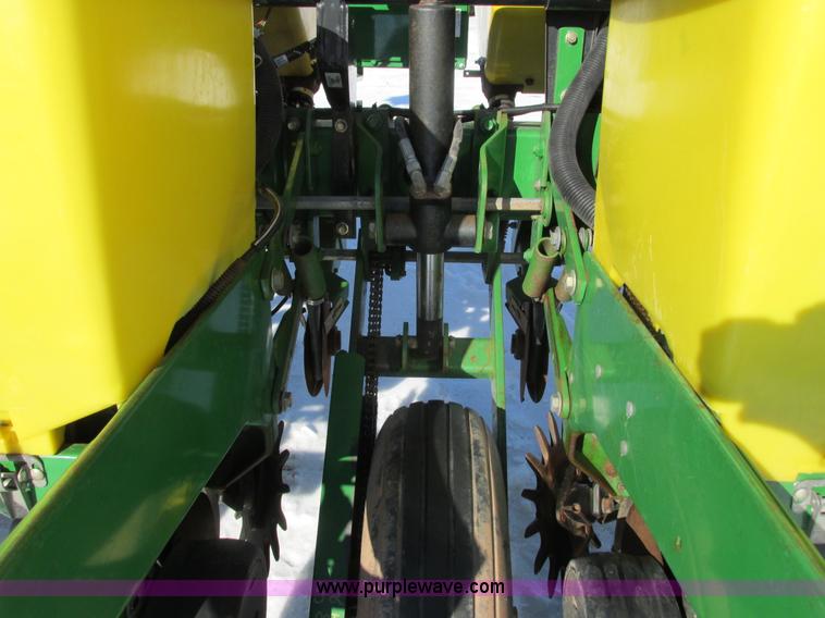 image for item G8838 2005 John Deere 1750 planter