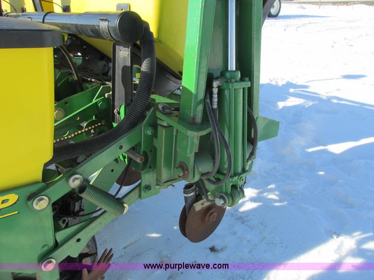 image for item G8838 2005 John Deere 1750 planter