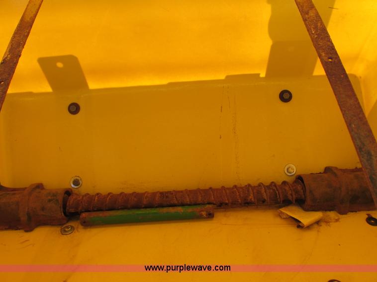 image for item G8838 2005 John Deere 1750 planter