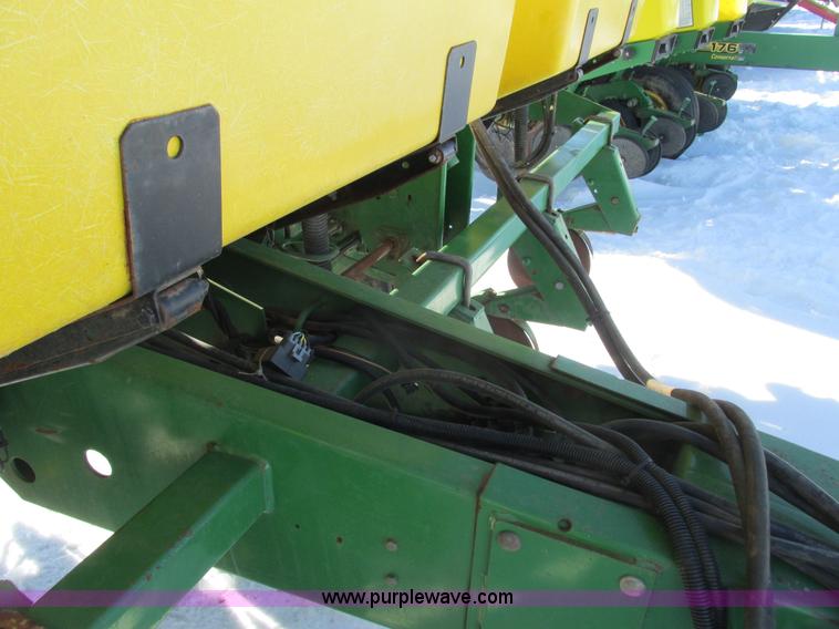 image for item G8838 2005 John Deere 1750 planter