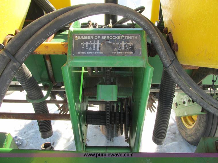 image for item G8838 2005 John Deere 1750 planter