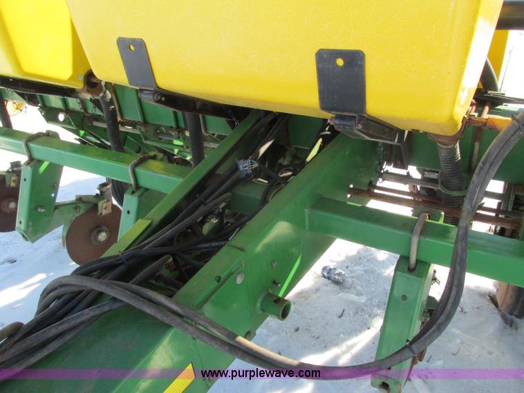 image for item G8838 2005 John Deere 1750 planter