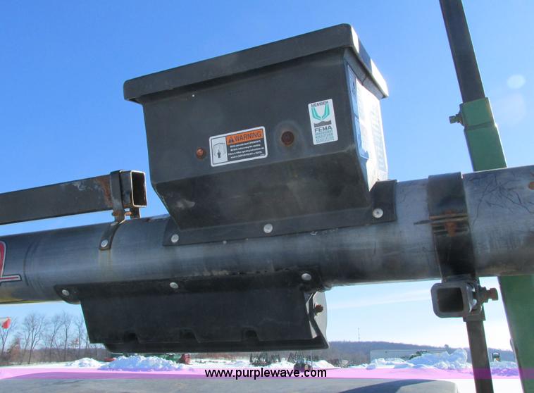 image for item G8838 2005 John Deere 1750 planter