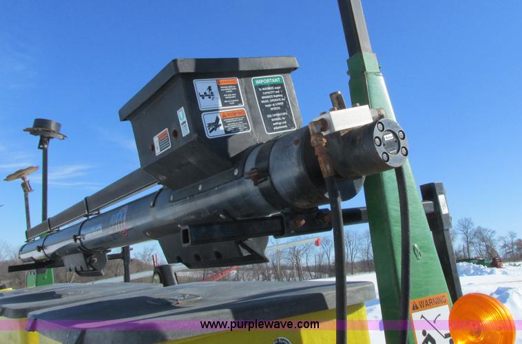 image for item G8838 2005 John Deere 1750 planter