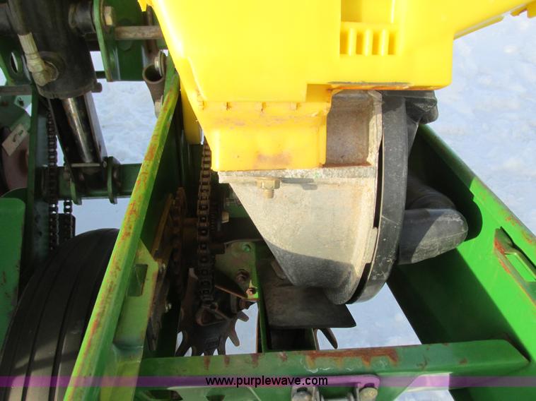 image for item G8838 2005 John Deere 1750 planter