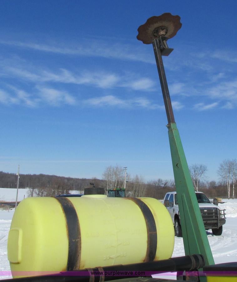 image for item G8839 1994 John Deere 7200 planter