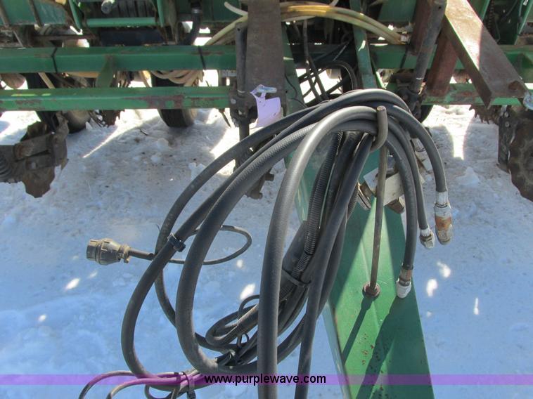 image for item G8839 1994 John Deere 7200 planter