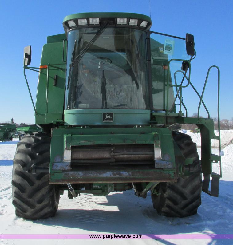 image for item G8843 1992 John Deere 9500 combine