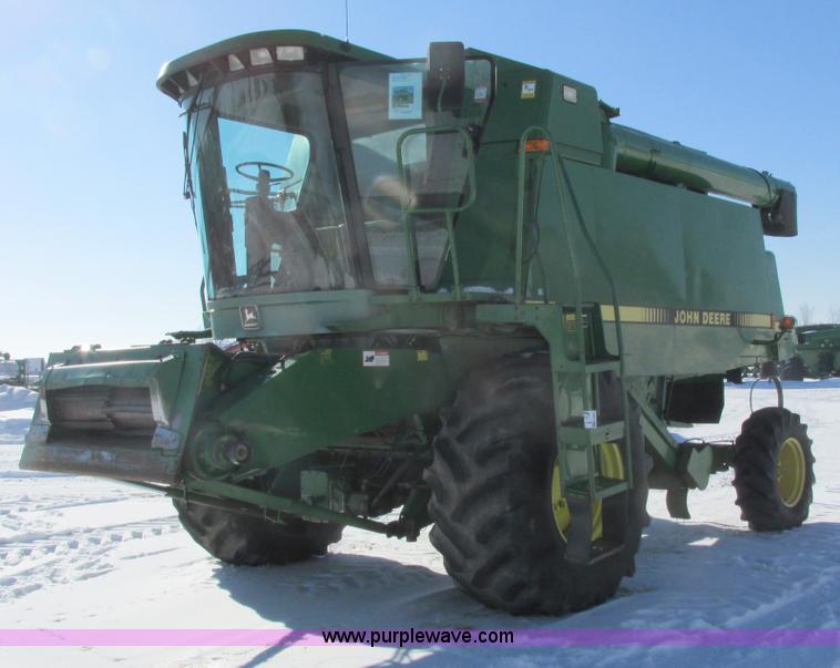 image for item G8843 1992 John Deere 9500 combine