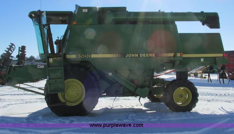 image for item G8843 1992 John Deere 9500 combine