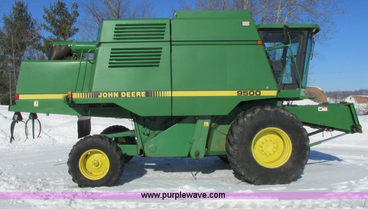 image for item G8843 1992 John Deere 9500 combine
