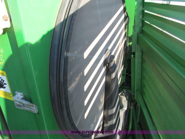 image for item G8843 1992 John Deere 9500 combine