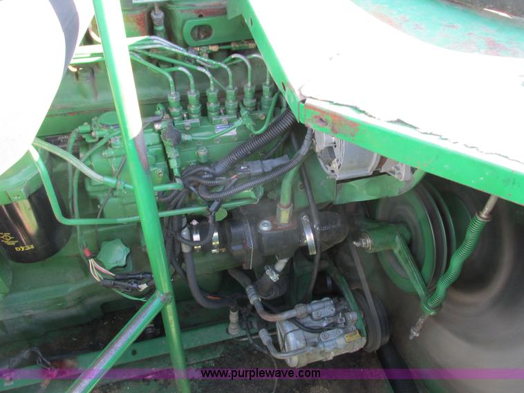 image for item G8843 1992 John Deere 9500 combine