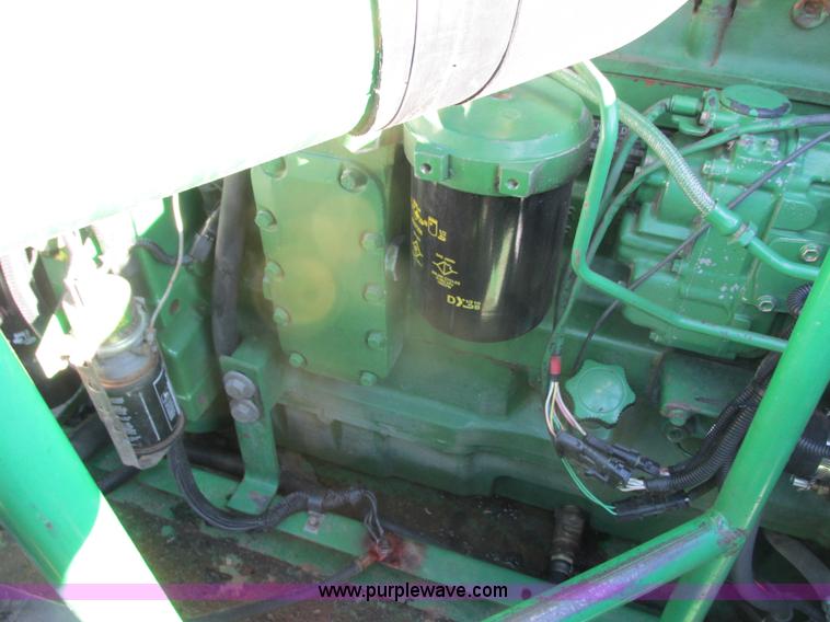 image for item G8843 1992 John Deere 9500 combine