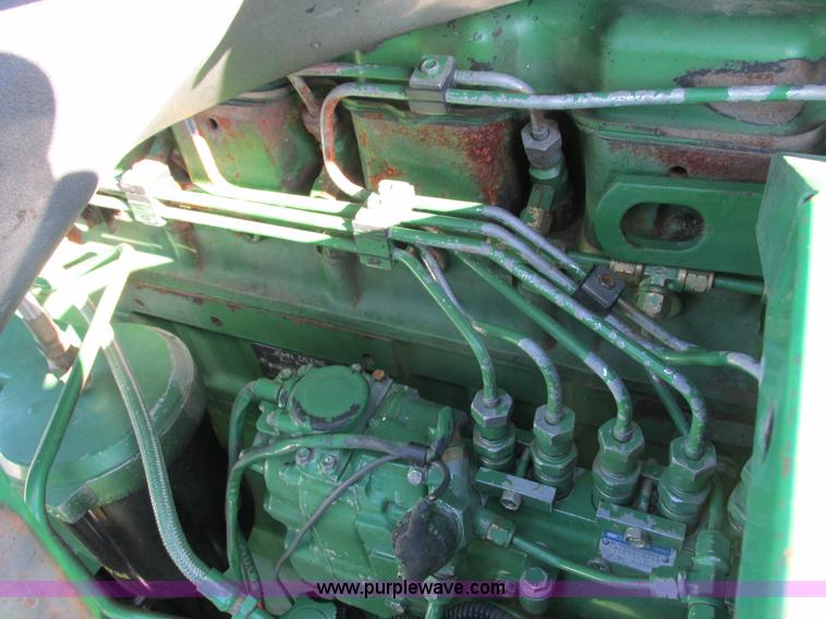 image for item G8843 1992 John Deere 9500 combine