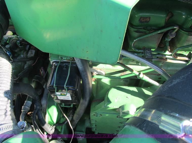 image for item G8843 1992 John Deere 9500 combine