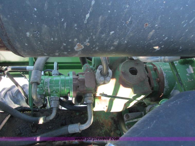 image for item G8843 1992 John Deere 9500 combine