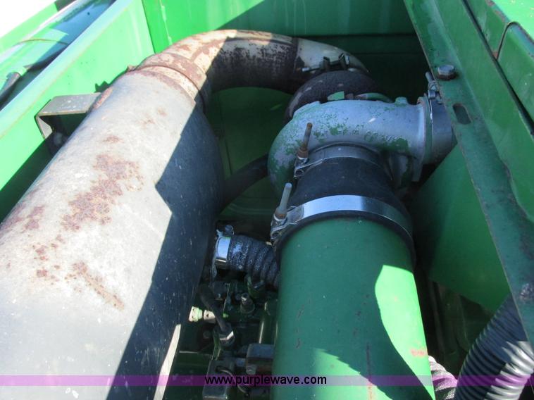 image for item G8843 1992 John Deere 9500 combine