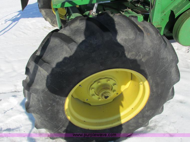 image for item G8843 1992 John Deere 9500 combine