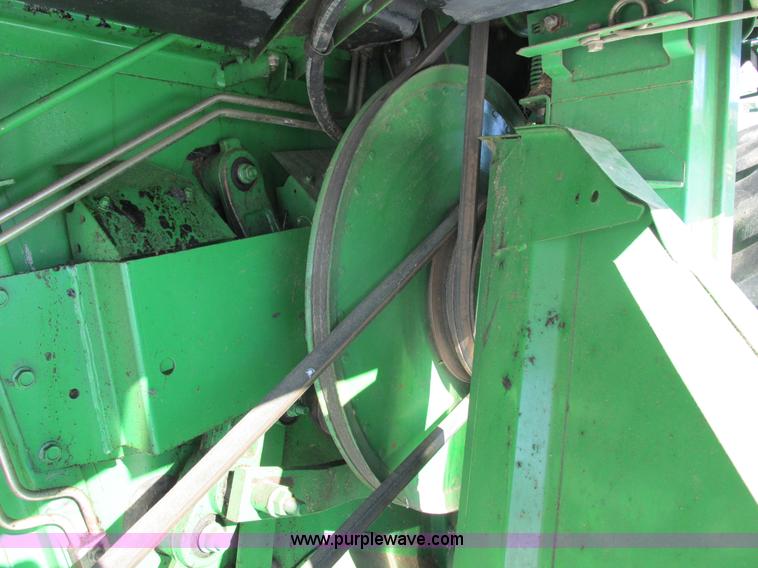 image for item G8843 1992 John Deere 9500 combine