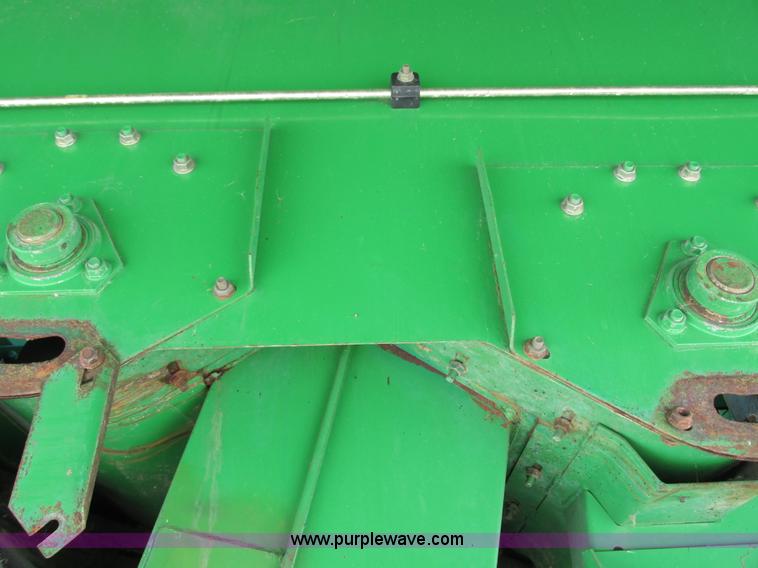 image for item G8843 1992 John Deere 9500 combine