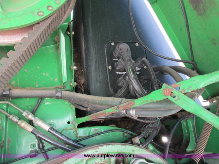 image for item G8843 1992 John Deere 9500 combine